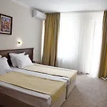 Maria Revas Hotel